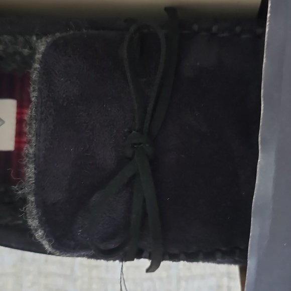 ST. JOHN'S BAY MENS BLACK MEMORY FOAM SLIPPERS SIZE LARGE 11-12 - Picture 9 of 10